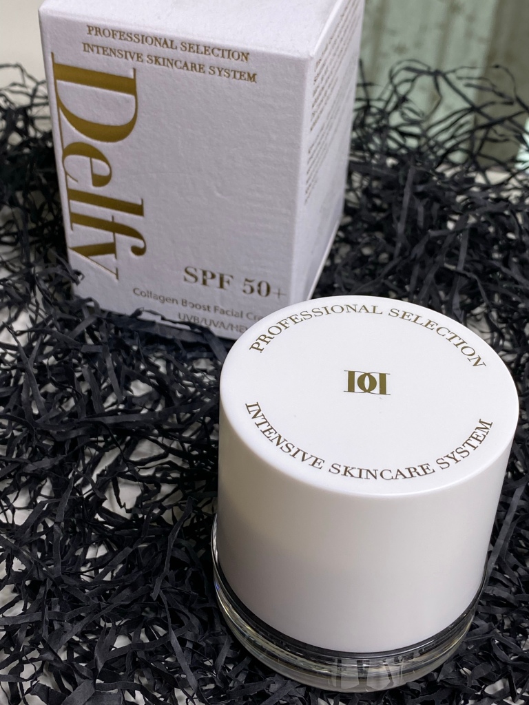 Packaging de la crema facial de Delfy Cosmetics
